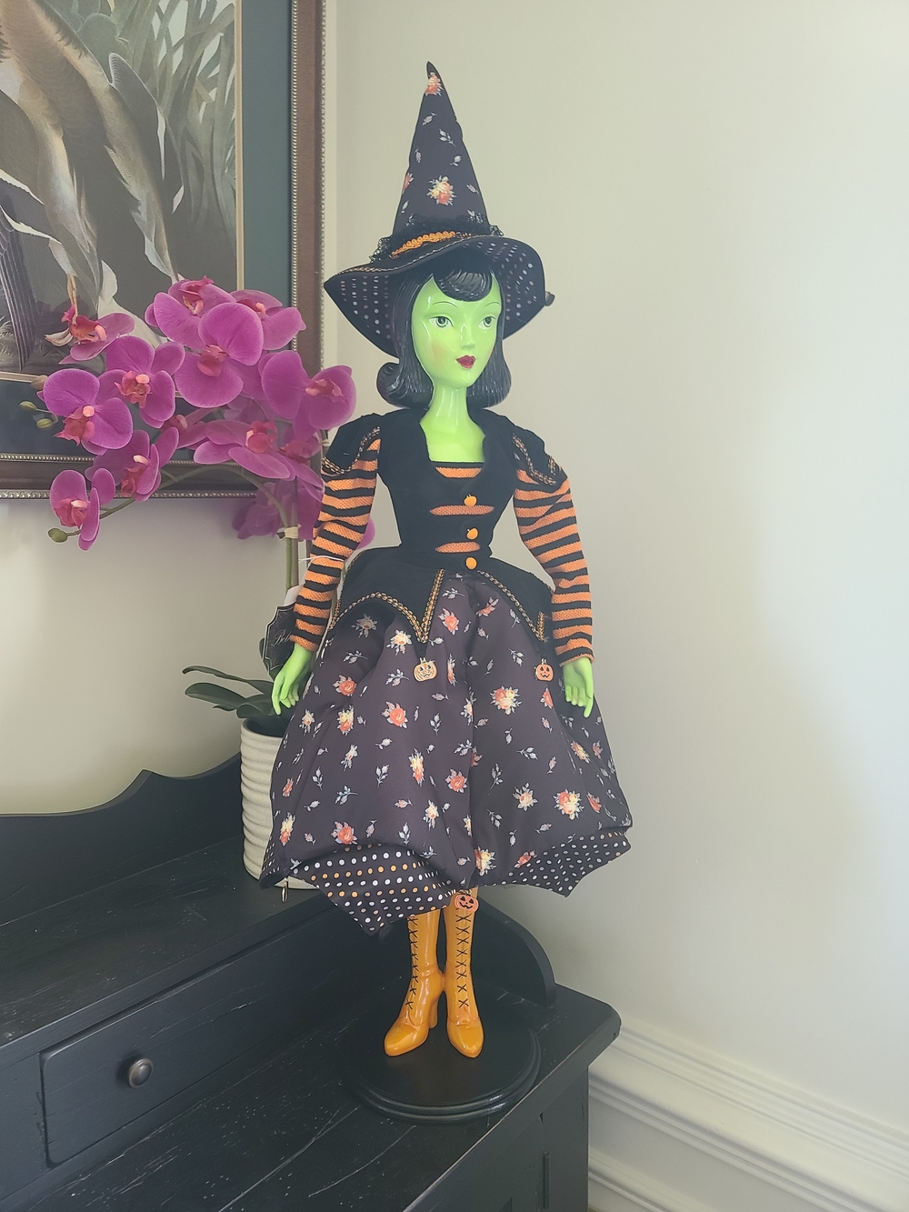 Bella Luxx 36" Black & Orange Retro Style Witch  with Green Face